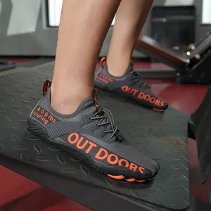 Scarpe da trekking grigie traspiranti con sistema di allacciatura rapida e antiscivolo