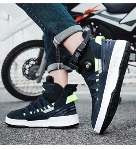 Detailansicht der Motorradstiefel mit Drehverschluss-System und Wildleder-Mesh-Einsätzen