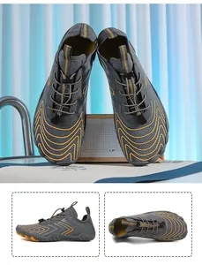 Viste dettagliate di scarpe da scoglio ad asciugatura rapida con suola in gomma