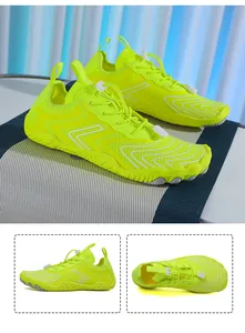 Dettaglio scarpe da scoglio ad asciugatura rapida con mesh traspirante e lacci elastici