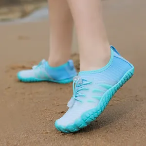 Schnelltrocknende Wasserschuhe für Kinder mit Gummisohle und elastischen Schnürsenkeln