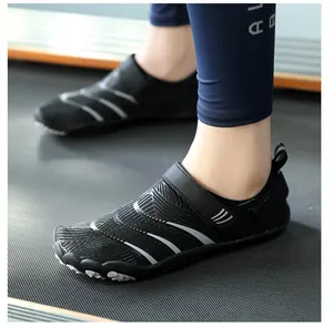 Chaussures aquatiques enfant à séchage rapide avec semelle antidérapante sur tapis roulant