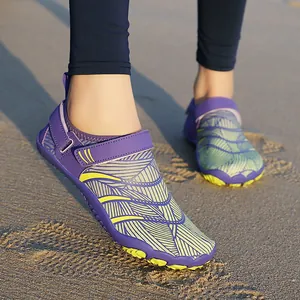 Chaussures d'eau violettes pour enfants à séchage rapide avec semelle jaune antidérapante