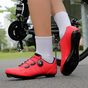 Scarpe da ciclismo su strada rosse traspiranti con sistema di chiusura a rotella