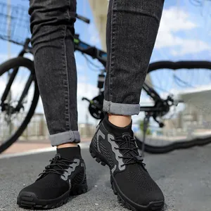 Zwarte wandelschoenen met brede neus, ademend mesh en antislip rubberen zool