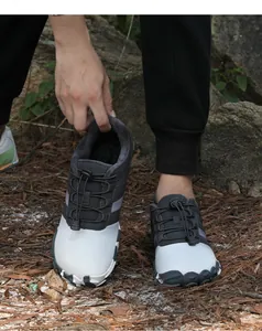 Details wasserdichter Wanderstiefel mit Fleecefutter und elastischem Schnürsystem