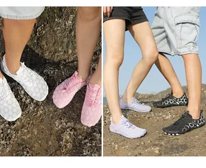 Gros plan sur le laçage rapide et la maille respirante des chaussures aquatiques