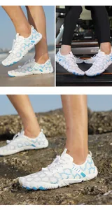 Vue multi-scène de chaussures d'eau respirantes sur plage, tapis de course et rochers