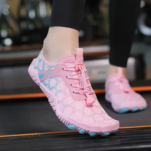 Chaussures aquatiques roses en maille alvéolée pour femmes avec lacets à serrage et semelle gomme