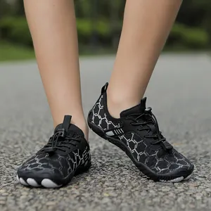 Chaussures aquatiques enfants noires avec motifs géométriques et lacet élastique réglable