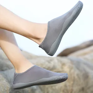 Scarpe da scoglio grigie ad asciugatura rapida con suola antiscivolo per nuoto e escursionismo