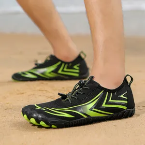 Scarpe da acqua a piedi nudi in rete nera traspirante con suole in gomma verde neon