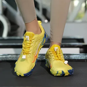 Chaussures de sport pieds nus jaunes pour la randonnée et le fitness sur tapis