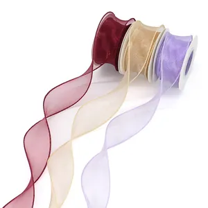 Rubans en organza à bords ondulés en bordeaux, champagne et violet sur bobines