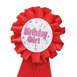 Chapa de cumpleaños para niña con lazo rojo y centro de hojalata con diseño de estrellas