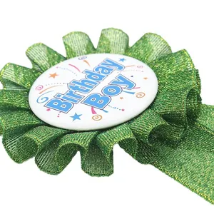 Insigne de ruban plissé vert avec texte Birthday Boy pour fêtes d'anniversaire