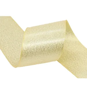 Ruban cadeau doré scintillant avec texture pailletée pour emballage de fleurs de luxe