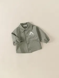 Veste décontractée pour enfants vert olive avec col classique et écusson sur la poitrine