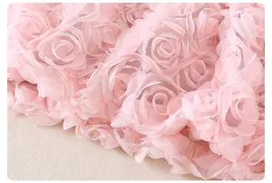 Detail von 3D-pinkfarbenem Rosen-Spitzenstoff mit Netzschichten für Mädchenkleider