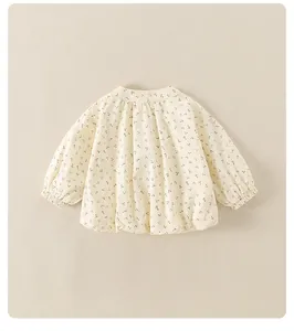Detail of baby girl floral cotton jacket with puff sleeves and elastic cuffs