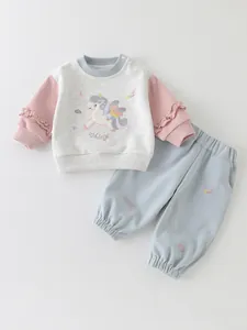 Niedliches Baumwoll-Set für Mädchen mit Einhorn-Stickerei und rosa Rüschenärmeln