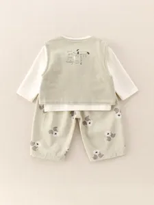Completo 3 pezzi da bambino con gilet a cartoni, top a maniche lunghe e pantaloni