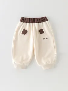 Pantalon de Jogging Casual en Coton pour Petits Garçons Taille Élastique Poignets Côtelés Couleur Contrastée Poche Oreilles d'Ours Broderie OK Classe A