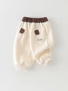 Pantalon de jogging pour garçons avec taille contrastée et broderie ok discrète