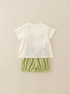 Set estivo carino per bambine con maglia a righe a maniche corte e pantaloncini a sbuffo