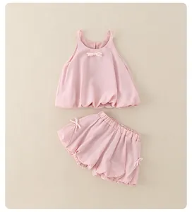 Détail de l'ensemble d'été rose pour fille avec nœuds et short bouffant stylé