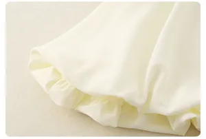 Détails de mousseline crème avec volants élégants pour un ensemble d'été pour filles