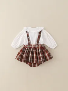 Meisjes JK-stijl zomersed met wit ruisjesshirt en geruite bretelrok setje