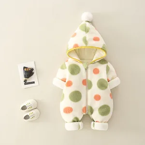 Plüsch-Baby-Einteiler mit Kapuze, bunten Punkten und warmem Sherpa-Fleece-Futter