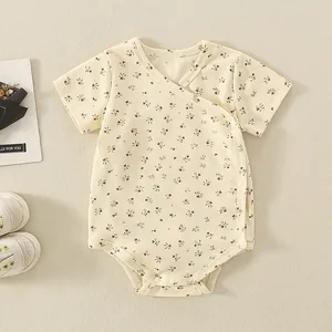 Body de manga corta para bebé en beige con estampados florales y broches