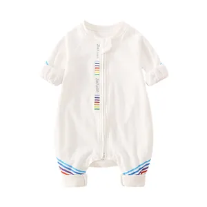 Weißer Baby-Strampler aus Baumwolle mit Regenbogen-Stickerei und Reißverschluss
