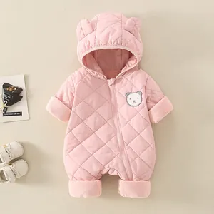 Tuta neonato rosa trapuntata con cappuccio e orecchie da orso per autunno inverno