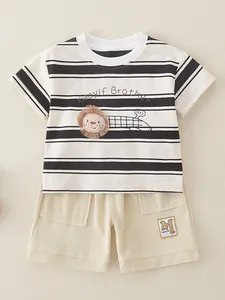 Conjunto de algodón de dos piezas con camiseta de león y pantalones cortos para niño