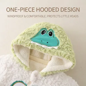 Barboteuse bébé en laine d'agneau épaisse avec capuche design grenouille mignonne
