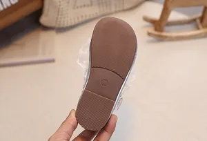 Detail der rutschfesten Gummisohle für Mädchen-Lauflernschuhe mit Schuhgröße 26