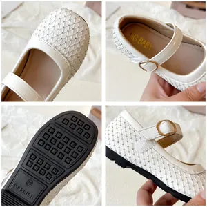 Weiße Lackleder-Mary-Janes für Mädchen mit Strassbesatz und rutschfester Gummisohle