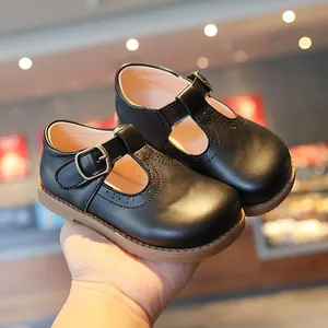 Chaussures Mary Jane noires pour filles avec bride en T, détails richelieu et semelle gomme