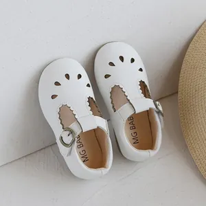 White scalloped hollow-out Mary Jane shoes for toddler girls in soft leather