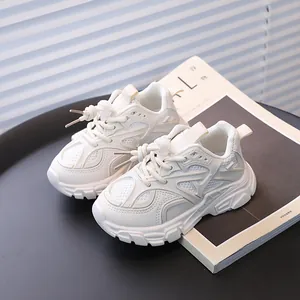 Ademende hardloopschoenen voor kinderen in beige met trekkoordsluiting en dikke zool