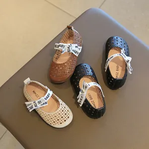 Kinder Mary Jane leren schoenen met opengewerkte patronen en strikjes in bruin en zwart