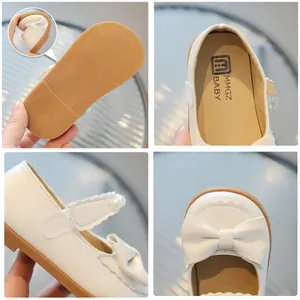 Flexible weiße Mädchen Mary Janes mit eleganter Perlen Schleife und rutschfester Gummisohle