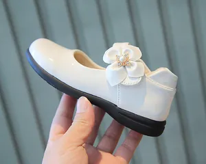 Détails de chaussures Mary Jane pour filles en cuir verni avec fleur en perle élégante