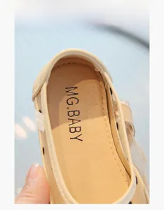 Dettaglio della fodera interna morbida e traspirante con cuciture precise per scarpe bimba