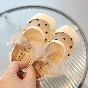 Scarpe Mary Jane bambina bianco crema con rete a cuori e fiocco in organza per feste