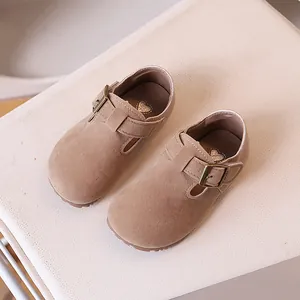 Chaussures Mary Jane rétro en daim kaki pour enfants avec boucles métalliques