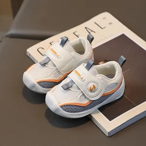 Chaussures de marche bébé blanches et oranges en maille respirante avec bande scratch